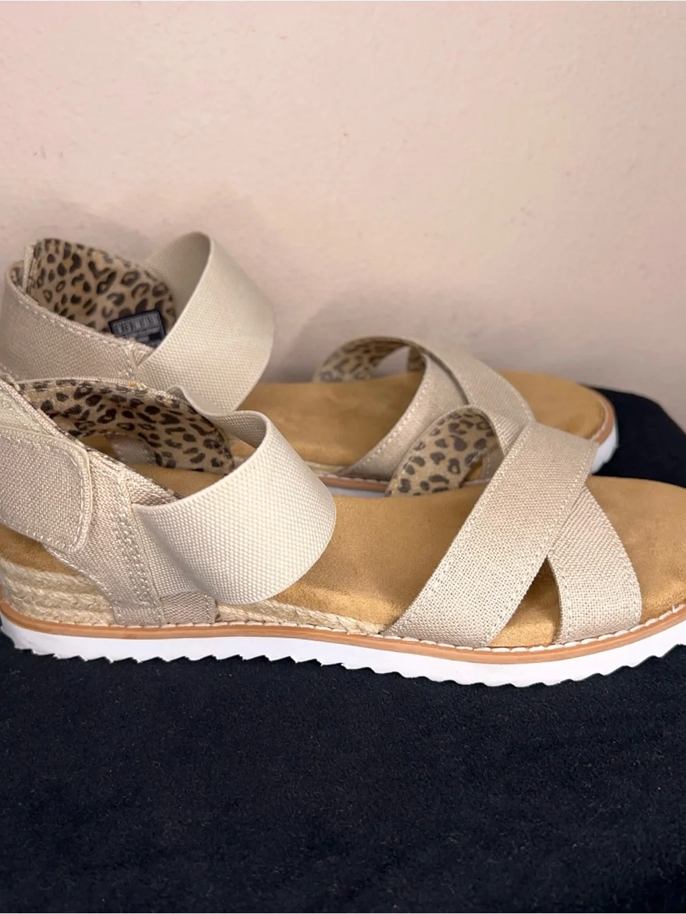Size 6 Women’s Bobs Sandals Beige Tan Comfort Memory Foam Espadrilles